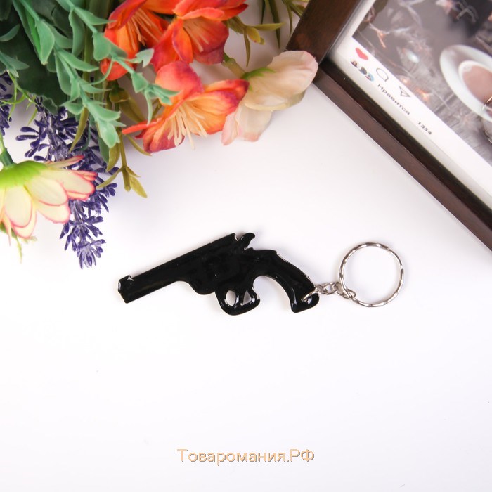 Брелок резина "Револьвер" 3,8х7 см